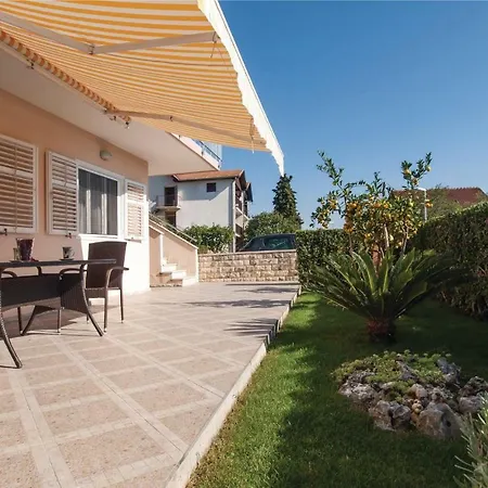 Apartment Three-bedroom In Vodice