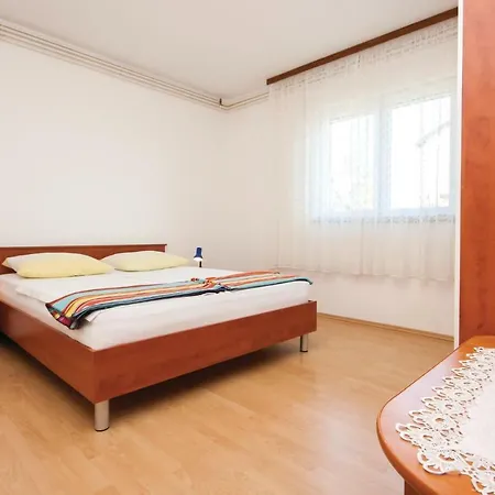 Apartment Three-bedroom In Vodice