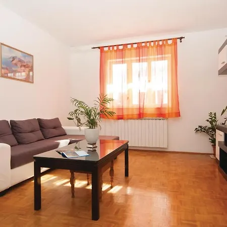 Three-bedroom In Apartment Vodice